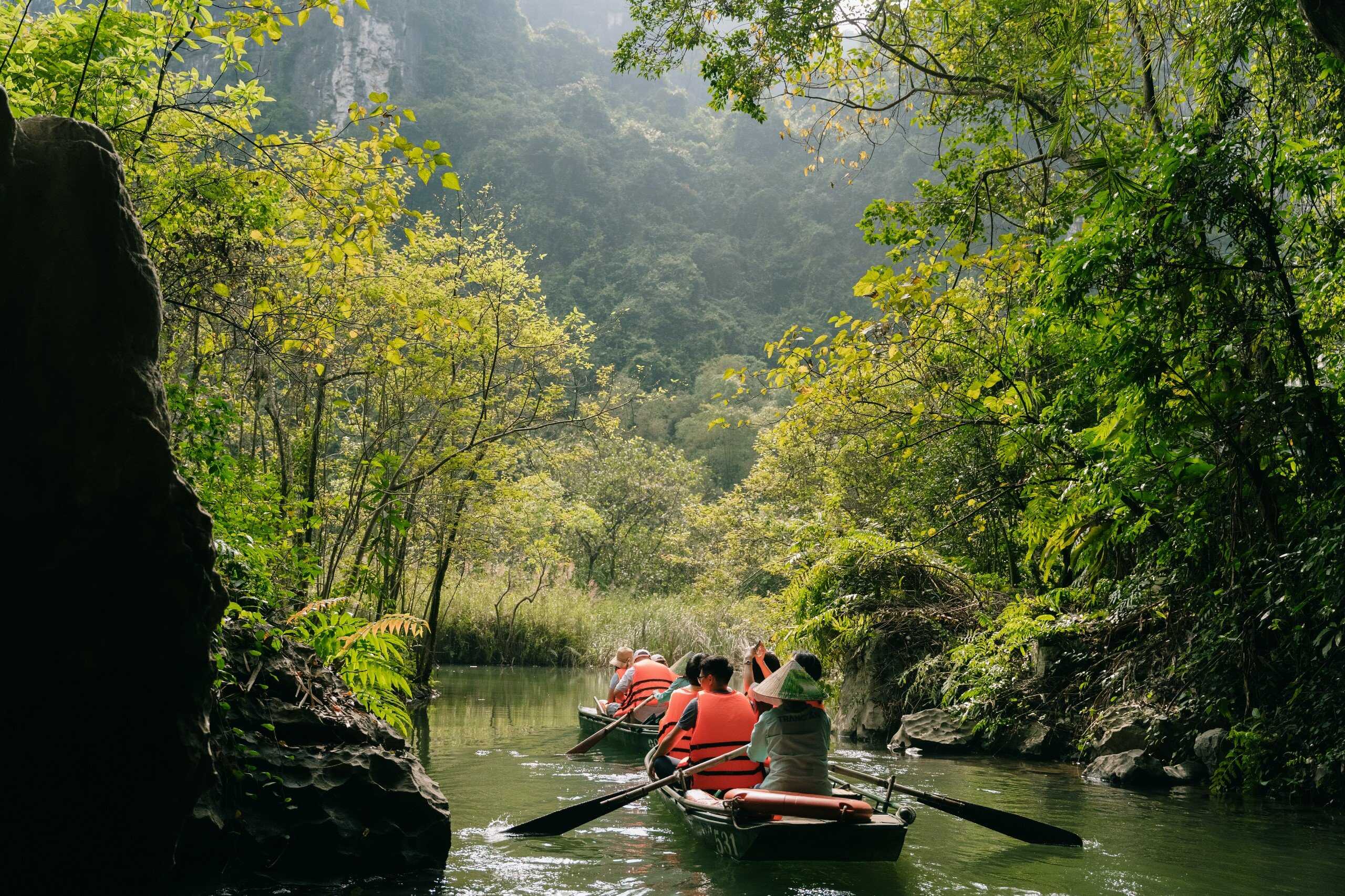 Tour Ninh Bình 1 ngày - Hoa Lư - Tràng An - Hang Múa
