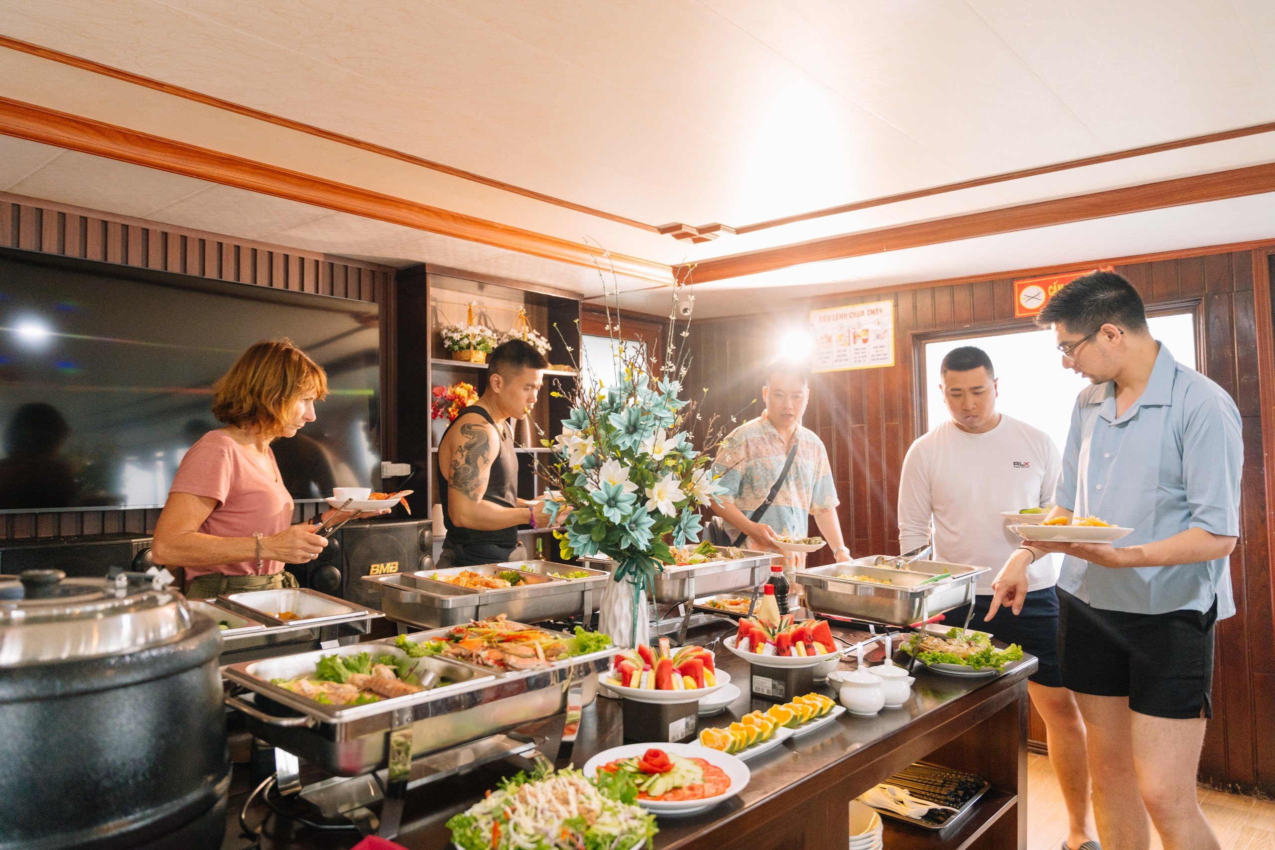 Tour 2N1Đ ngủ khách sạn Cát Bà, tận hưởng 1 ngày du thuyền trên vịnh Lan Hạ (Ăn tự túc)