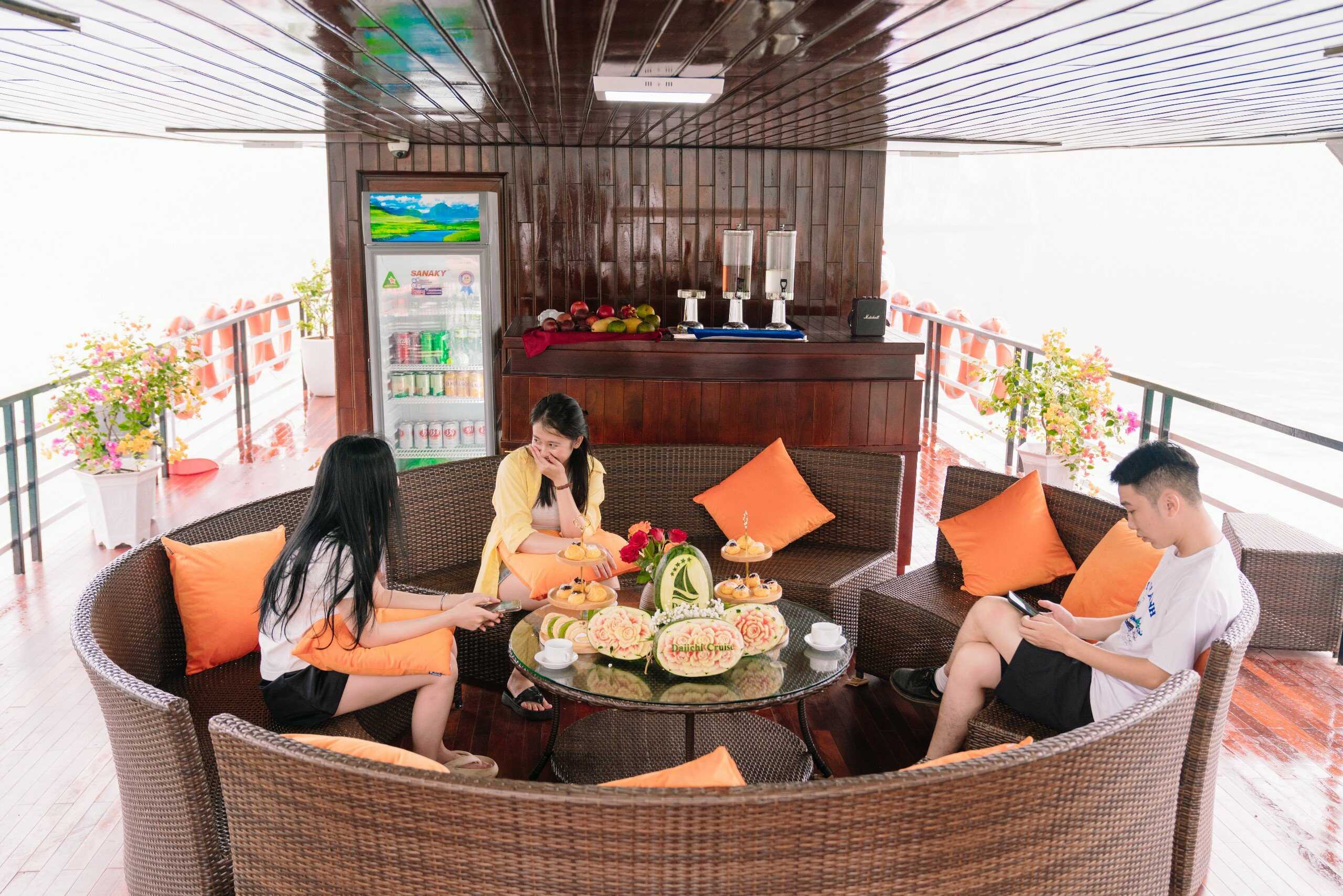 Tour Vịnh Lan Hạ 1 ngày (Không đi làng Việt Hải) | Du thuyền Daiichi Cruise 4 sao