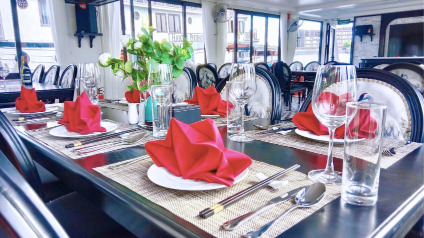 Du thuyền Phoenix Day Cruise - Khám phá Vịnh Hạ Long 1 ngày