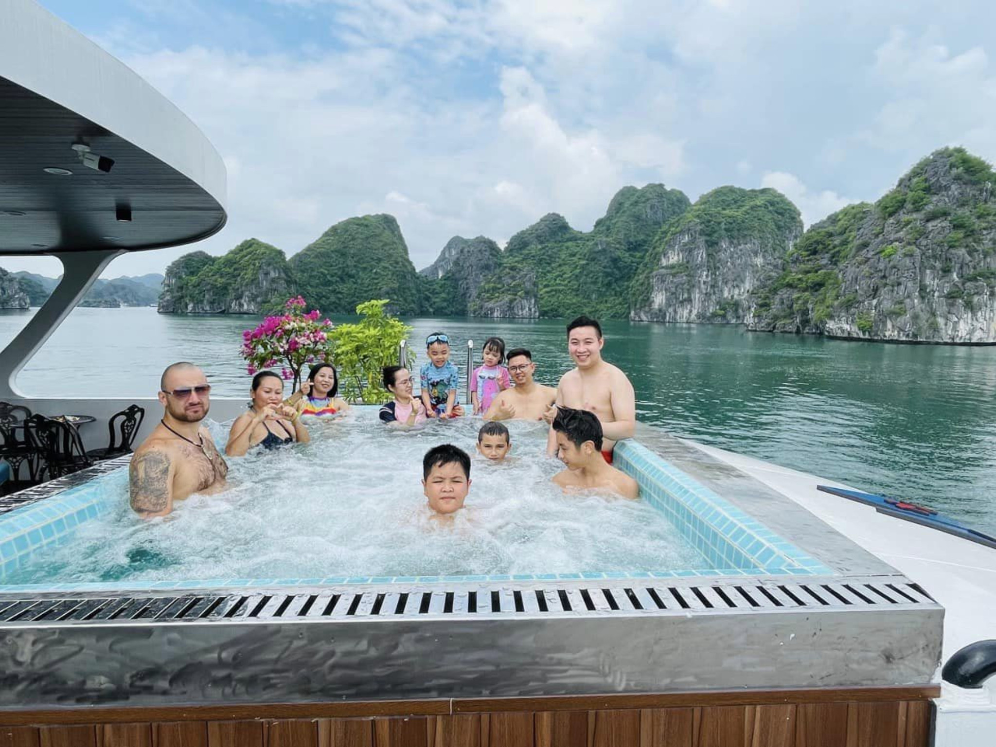 Tour Vịnh Lan Hạ nửa ngày - Du thuyền Sea Star Cruise 5 sao