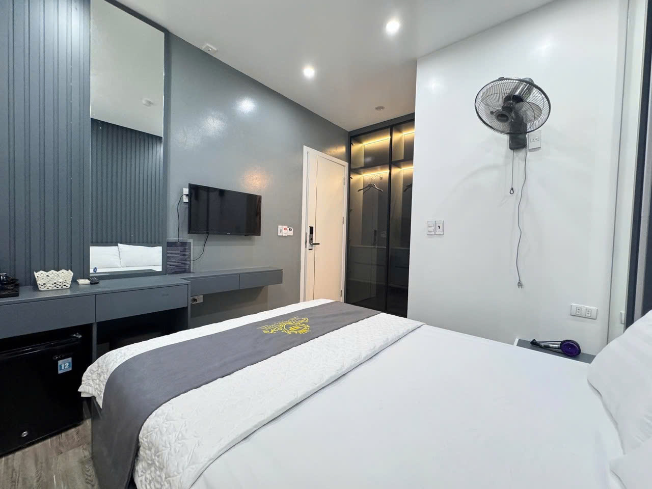 KHÁCH SẠN NAM PHONG CÁT BÀ