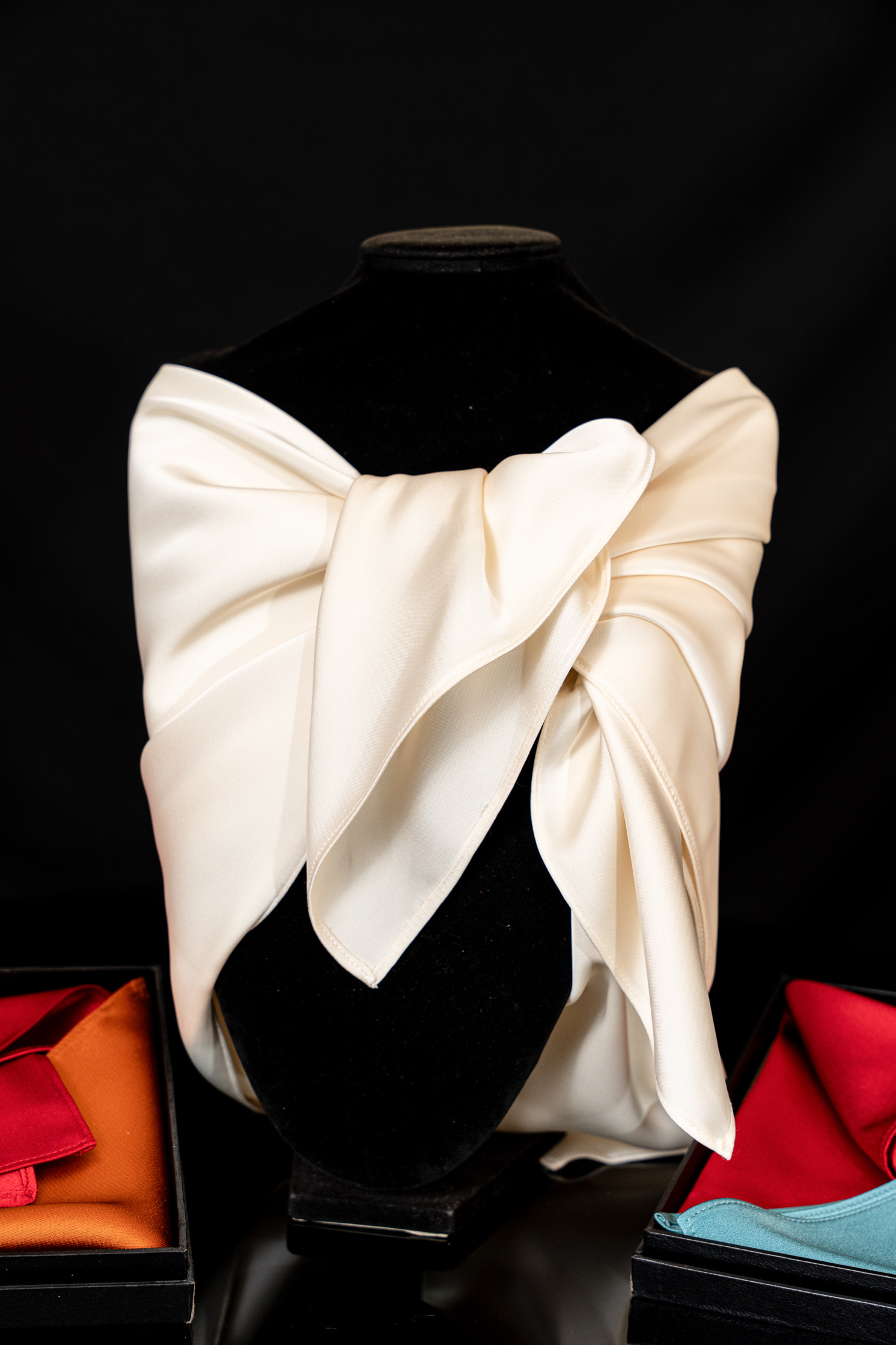 Khăn quàng cổ màu trơn không họa tiết