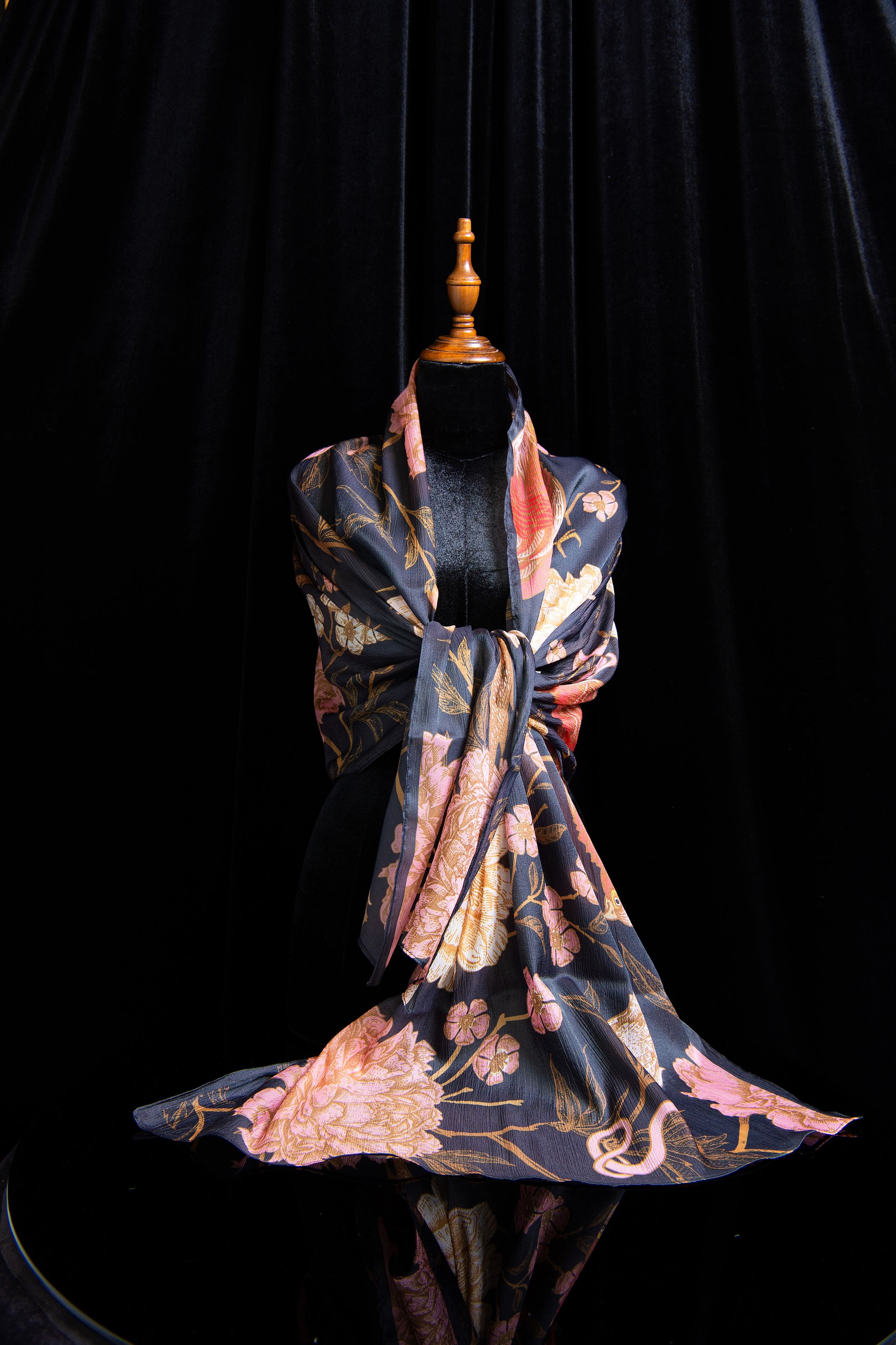 Khăn lụa choàng logo Luxurysilk
