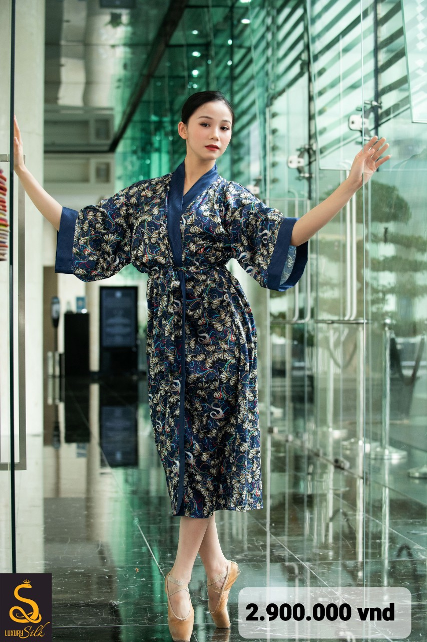 Kimono lụa hoạ tiết Logo Luxurysilk