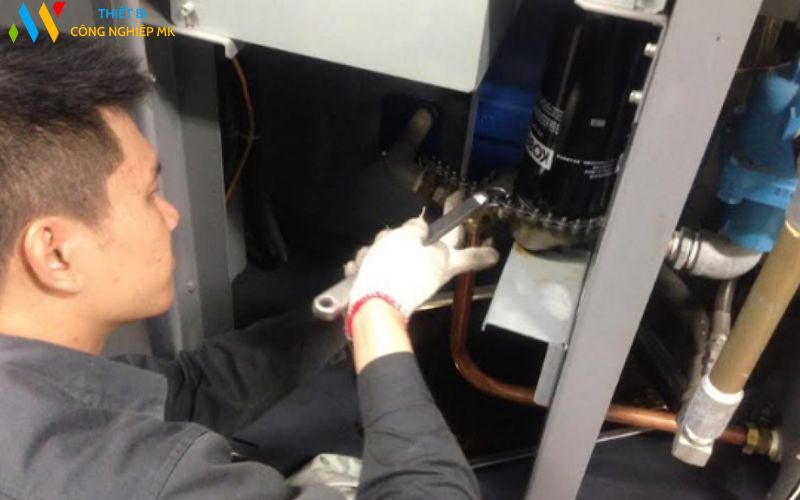 Thay dầu máy nén khí trục vít: Hướng dẫn từng bước