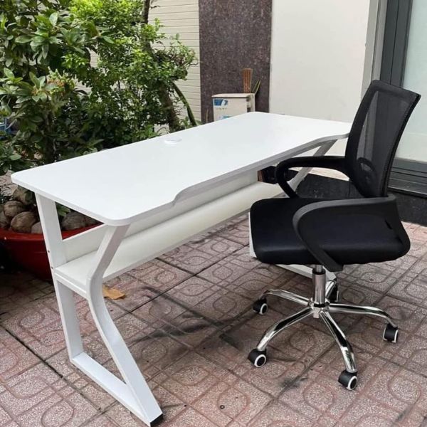 Bàn Làm Việc Chữ K Có Kệ BK01