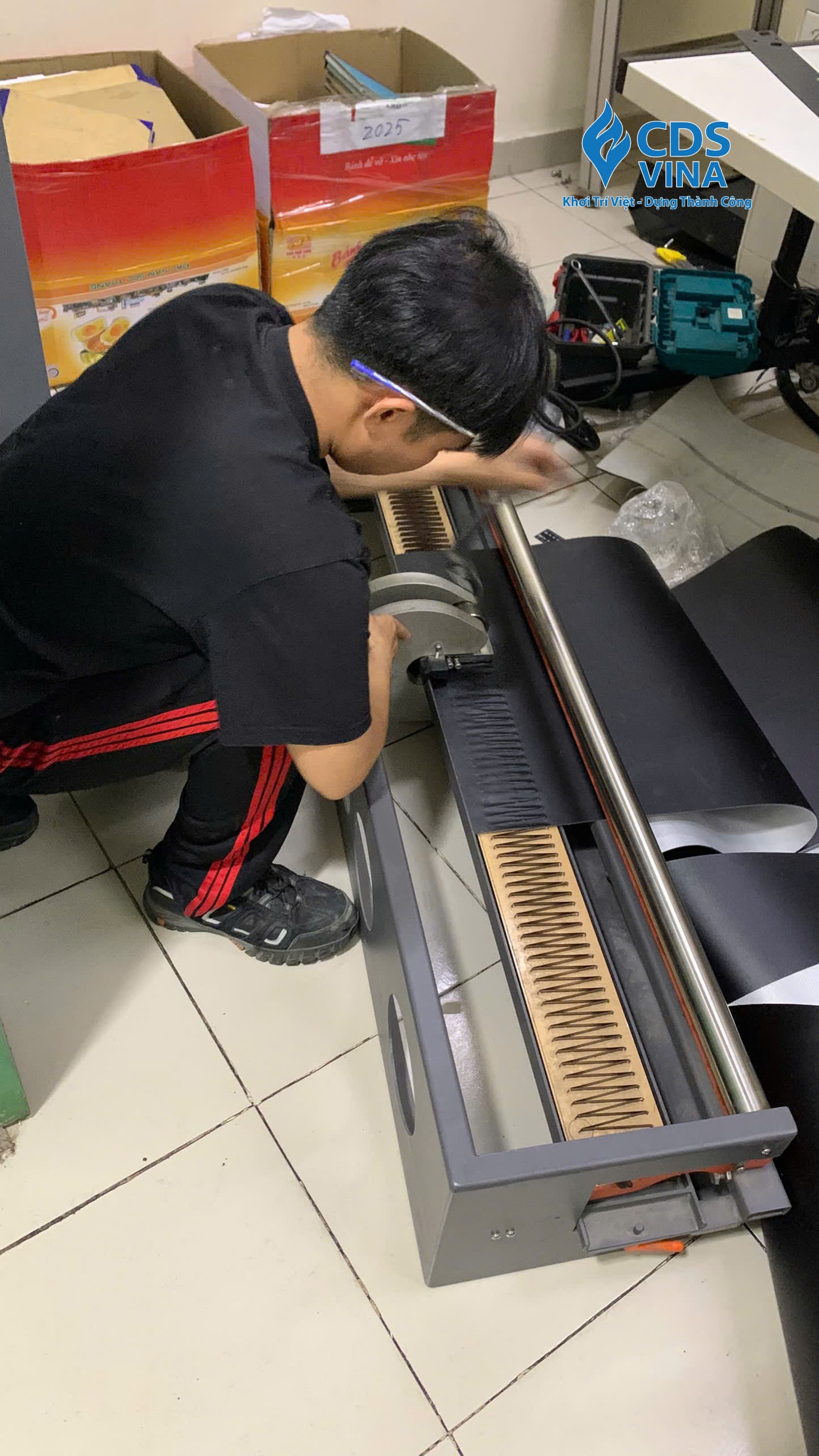 Gia công thay thế băng tải máy soi X-RAY 