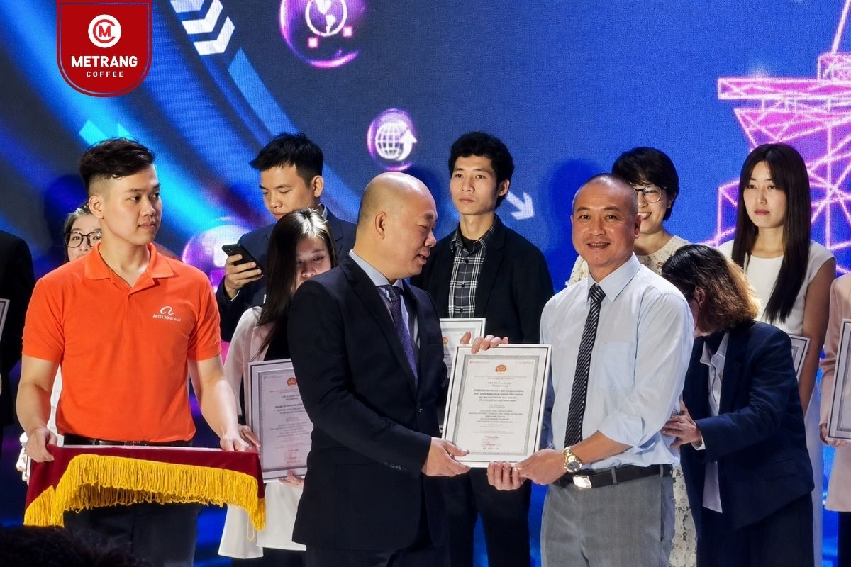 cà phê Việt Nam, cà phê mê trang, cà phê robusta, cà phê arabica, cà phê hạt, cà phê pha máy, cà phê bột, cà phê sạch, cà phê cao cấp, cà phê hòa tan, cà phê hút chân không, cà phê đặc sản, cà phê chế biến ướt, OEM coffee, ODM coffee