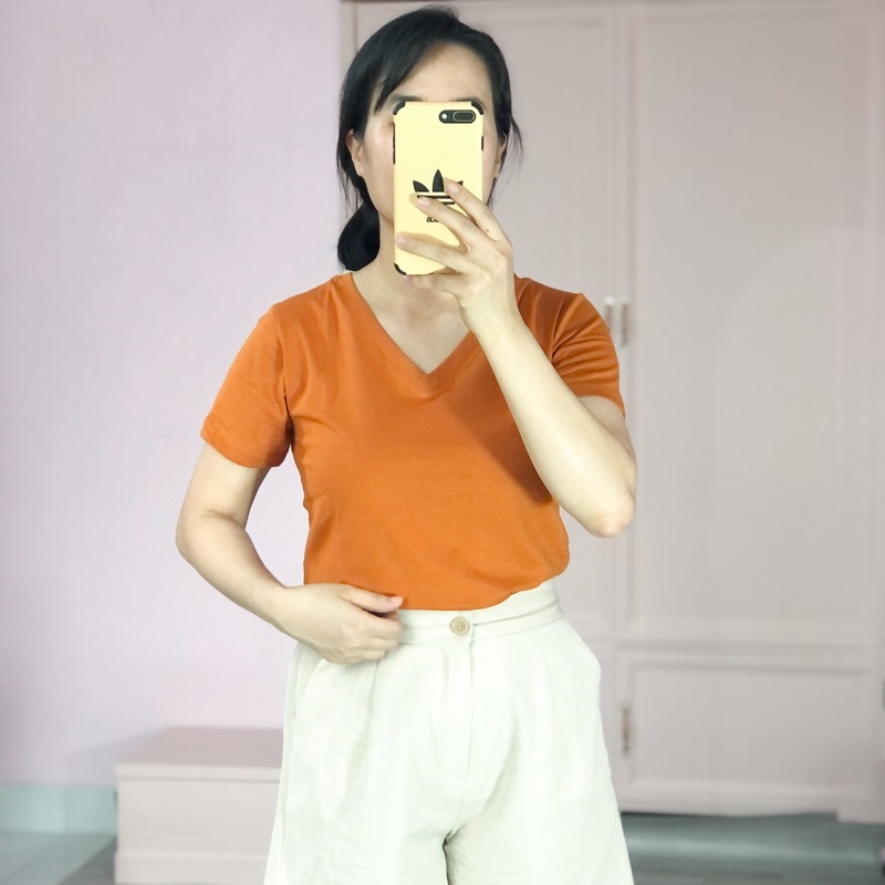 Áo phông nữ ELY trơn cổ tim ngắn tay dáng suông cotton basic đẹp trắng cao cấp, áo  thun nữ cổ V cộc tay đen ELY205