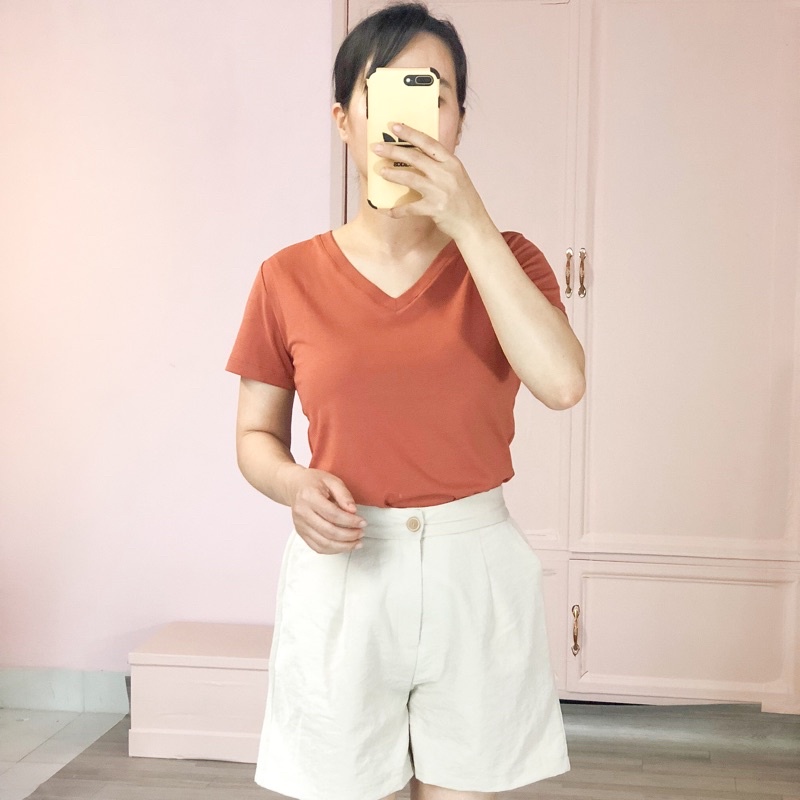 Áo phông nữ ELY trơn cổ tim ngắn tay dáng suông cotton basic đẹp trắng cao cấp, áo  thun nữ cổ V cộc tay đen ELY205