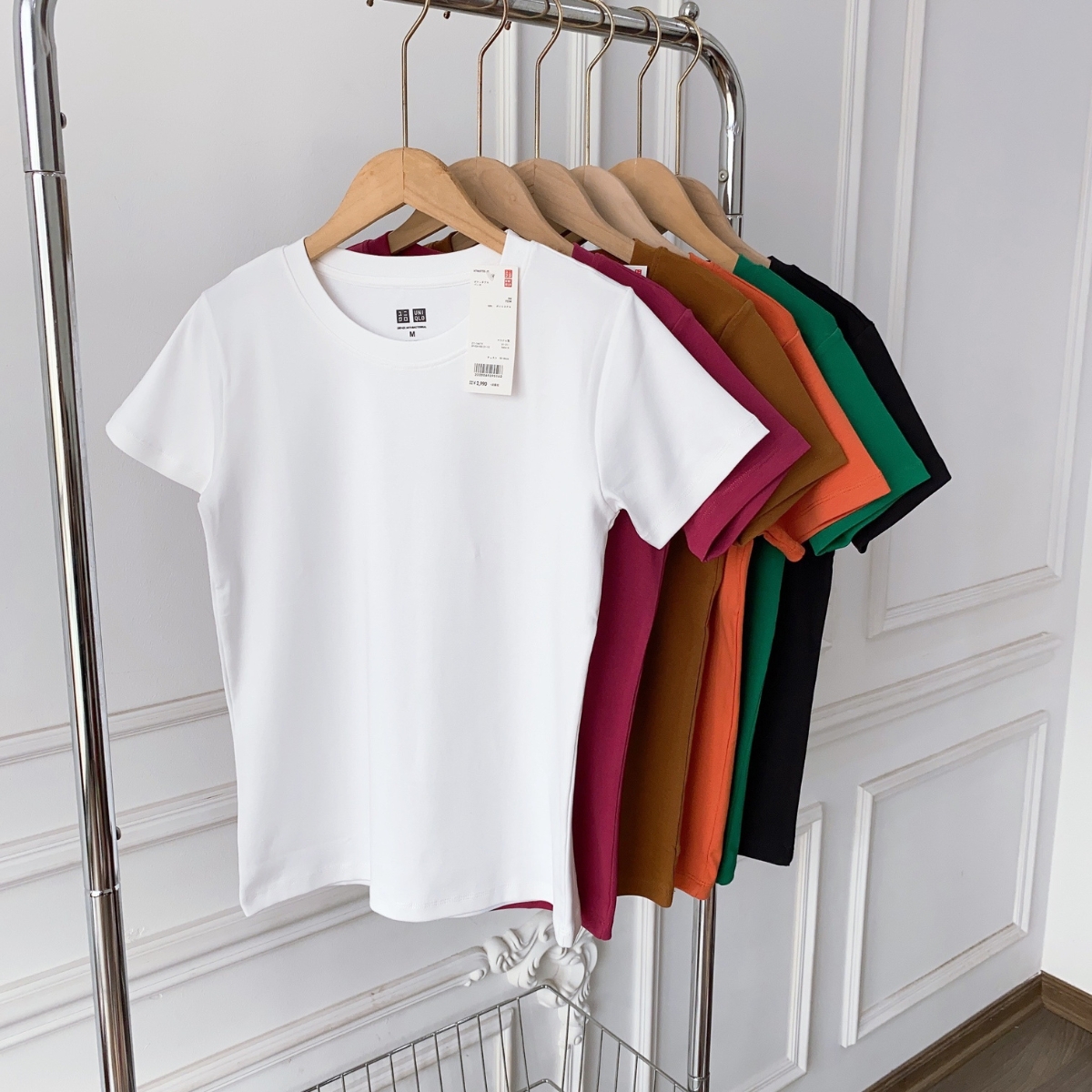 Áo phông nữ cổ tròn tay ngắn ôm body kiểu basic vải thun cotton borip cao cấp co giãn 4c không bai nhão trắng đen ELY207