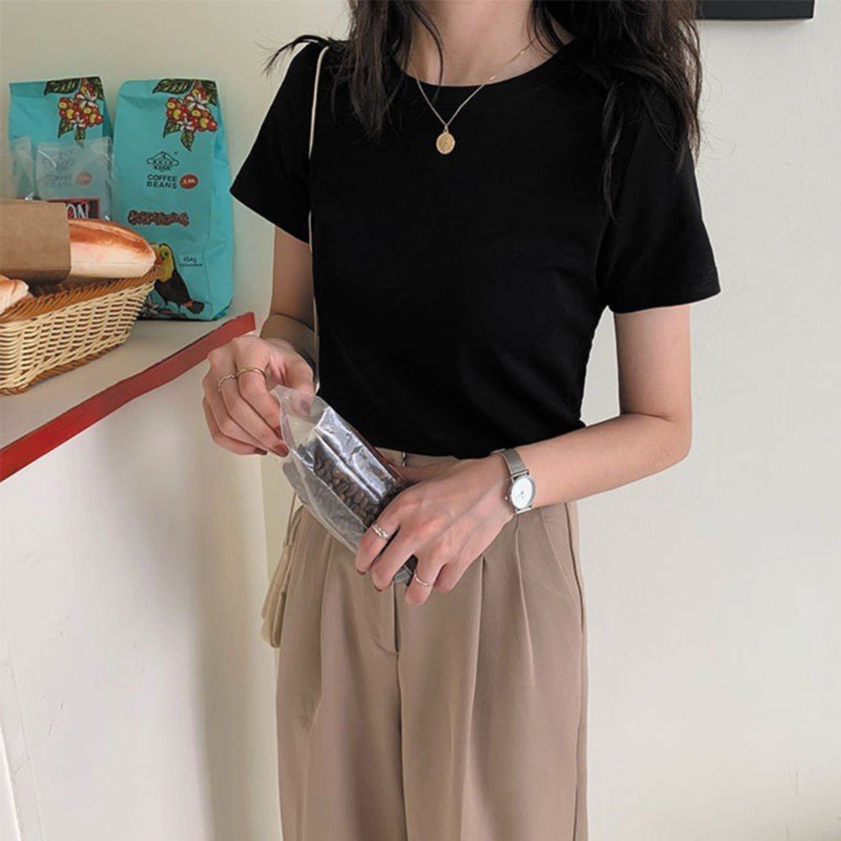Áo phông nữ cổ tròn tay ngắn ôm body kiểu basic vải thun cotton borip cao cấp co giãn 4c không bai nhão trắng đen ELY207