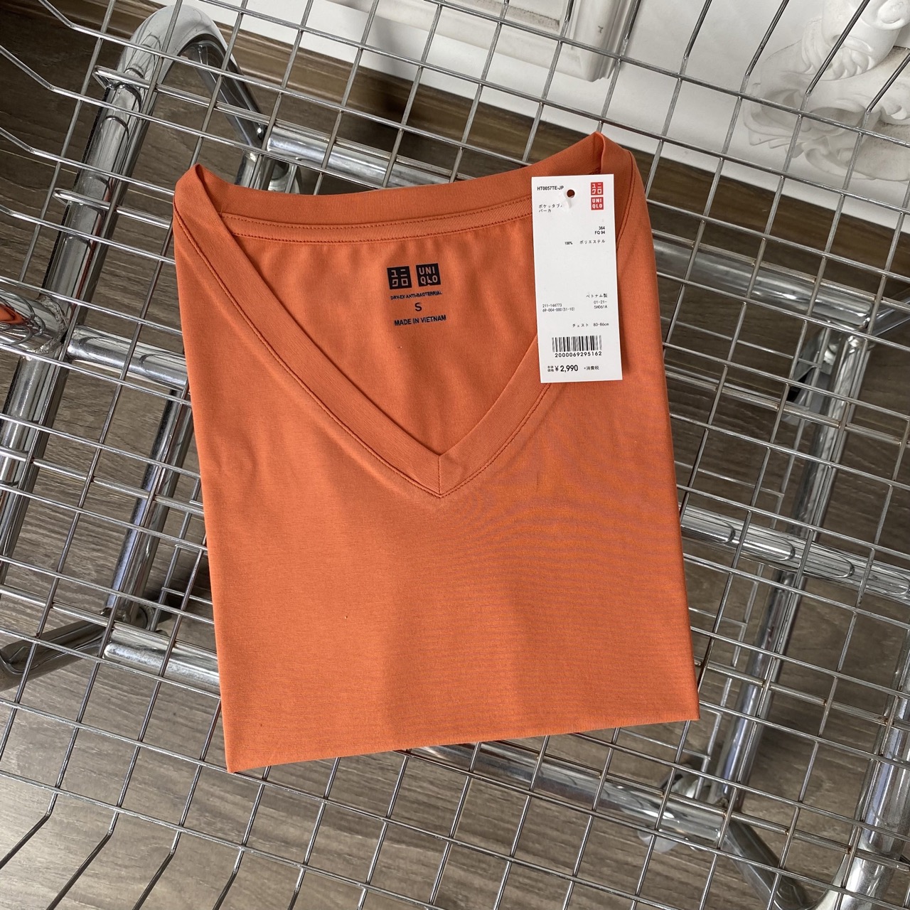 Áo phông nữ ELY trơn cổ tim ngắn tay dáng suông cotton basic đẹp trắng cao cấp, áo  thun nữ cổ V cộc tay đen ELY205