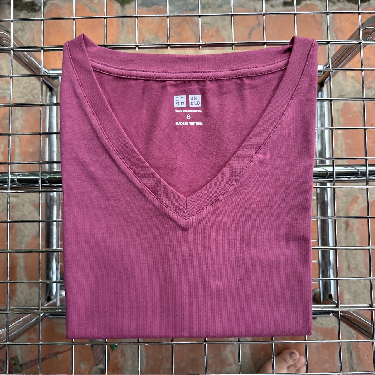 Áo phông nữ ELY trơn cổ tim ngắn tay dáng suông cotton basic đẹp trắng cao cấp, áo  thun nữ cổ V cộc tay đen ELY205