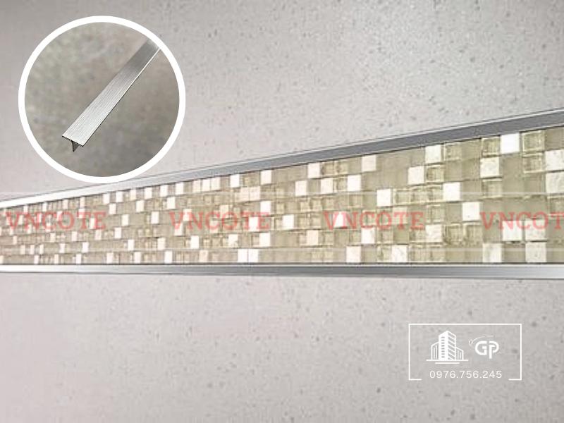 hinh-anh-thi-cong-nep-inox-chu-T-10mm-trang-xuoc