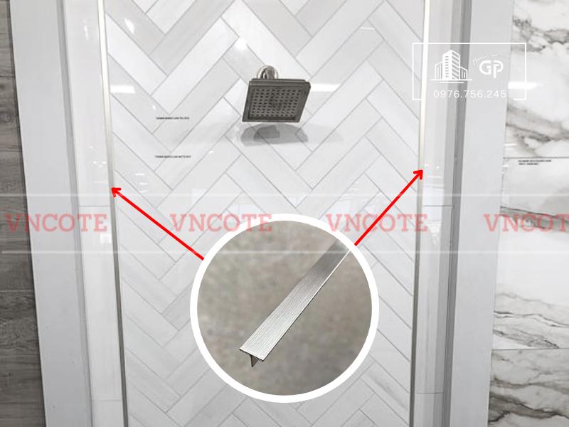 hinh-anh-thi-cong-nep-inox-chu-T-10mm-trang-xuoc