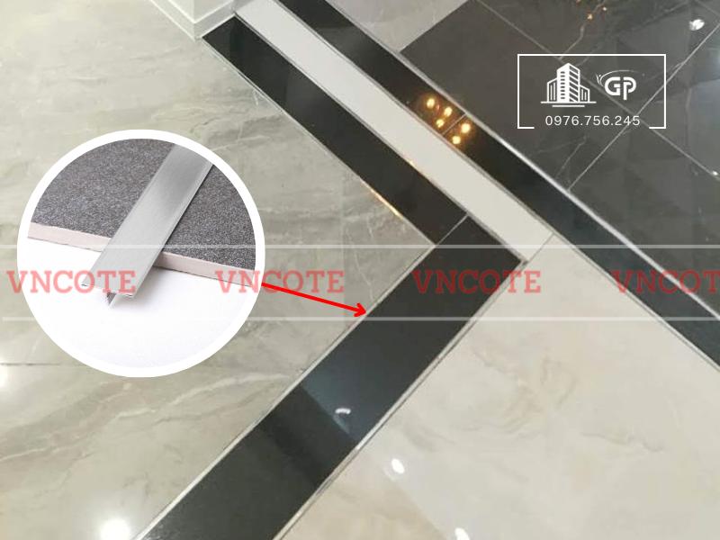 hinh-anh-thi-cong-nep-inox-T20-trang-xuoc