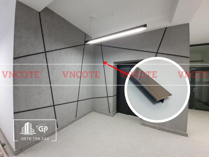 hinh-anh-thi-cong-nep-inox-T25-den-bong