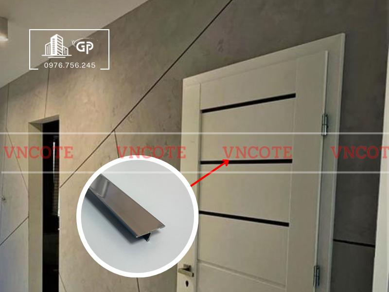 hinh-anh-thi-cong-nep-inox-T25-den-bong