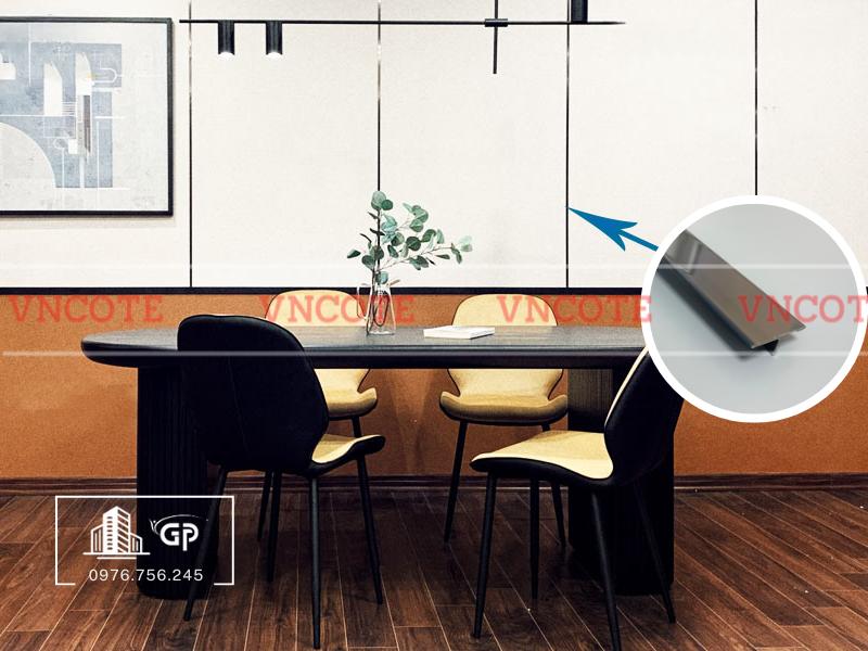 hinh-anh-thi-cong-nep-inox-T25-den-bong