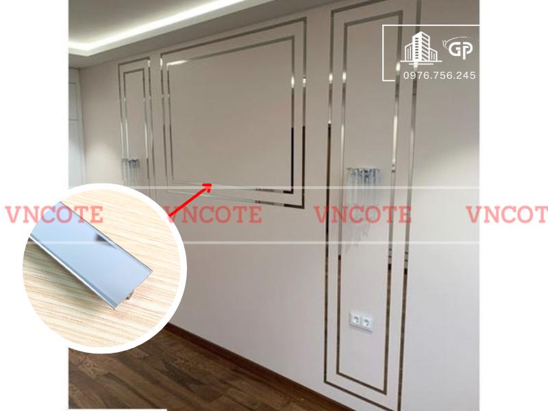 hinh-anh-thi-cong-nep-inox-T25-trang-bong