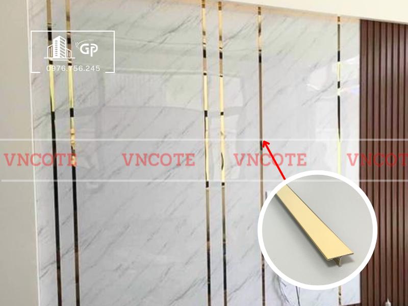 hinh-anh-thi-cong-nep-inox-T25-vang-bong