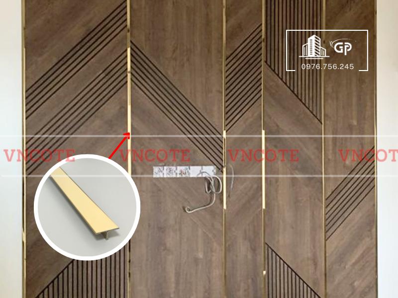 hinh-anh-thi-cong-nep-inox-T25-vang-bong