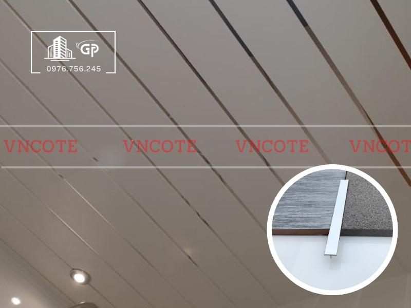 hinh-anh-thi-cong-nep-inox-u8-trang-bong