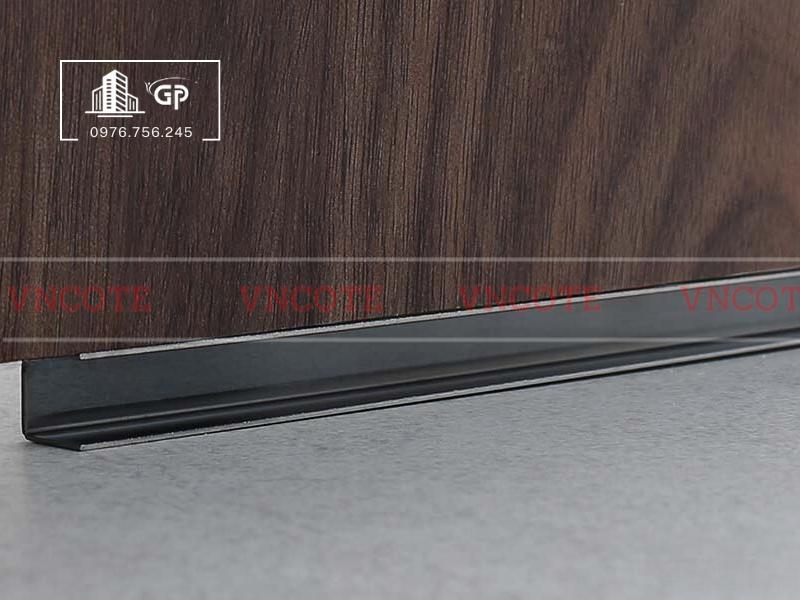 hinh-anh-thi-cong-nep-inox-u10-den-xuoc