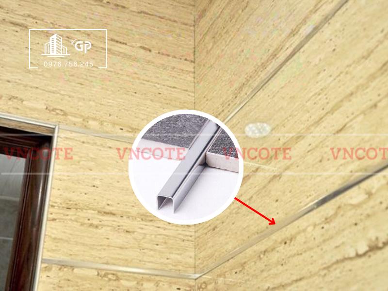 hinh-anh-thi-cong-nep-inox-u10-trang-bong