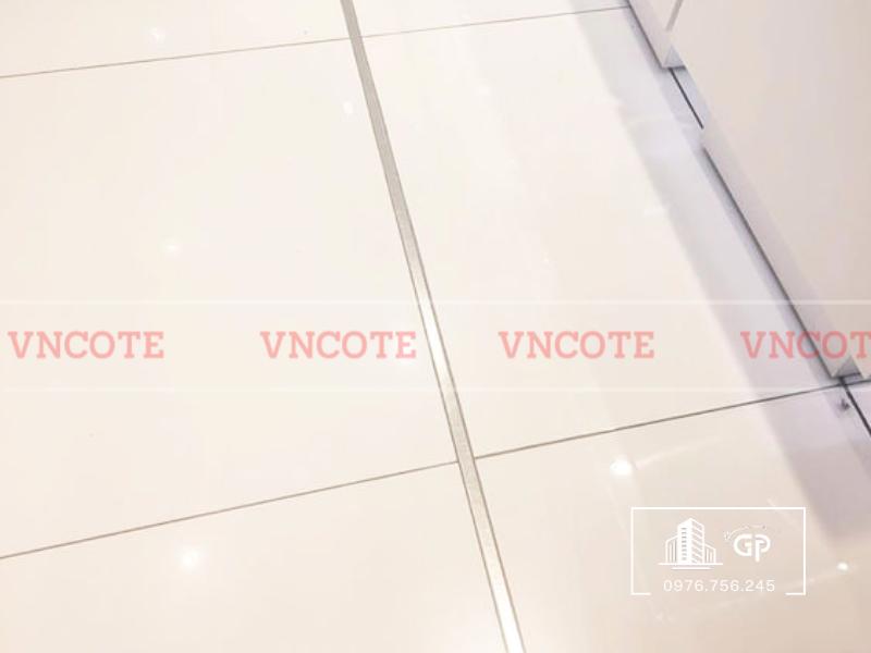 hinh-anh-thi-cong-nep-inox-u10-trang-bong