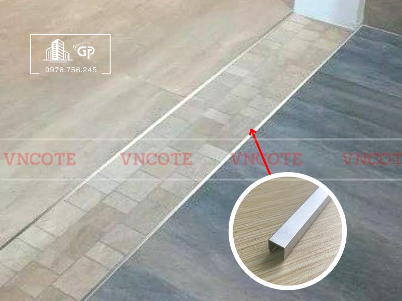 hinh-anh-thi-cong-nep-inox-u10-trang-mo