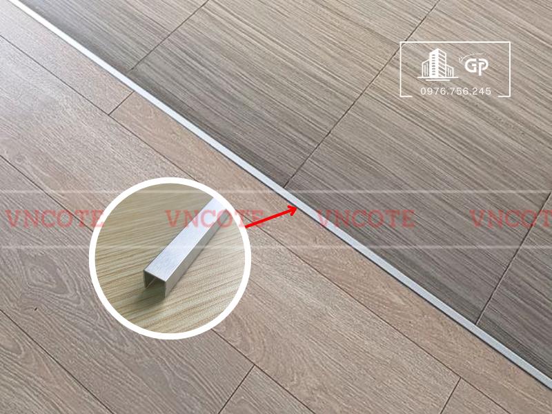 hinh-anh-thi-cong-nep-inox-u10-trang-mo