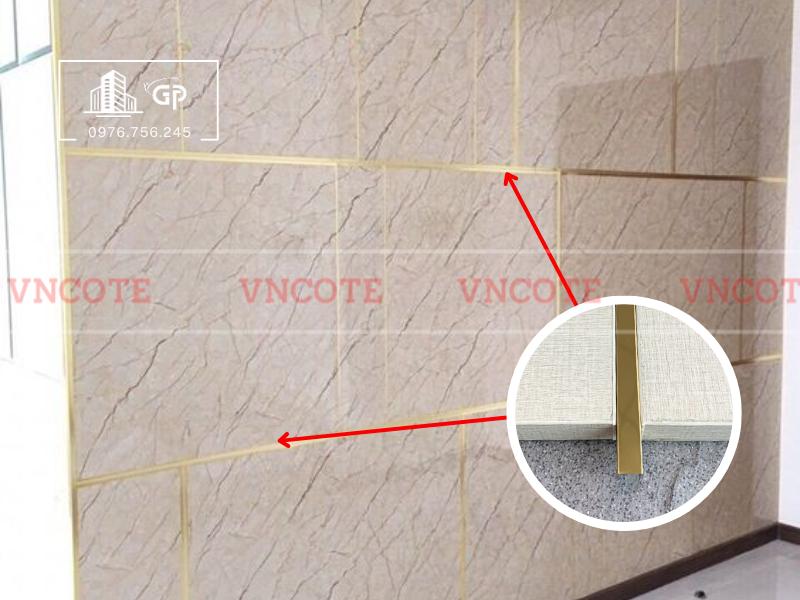 hinh-anh-thi-cong-nep-inox-u10-vang-bong