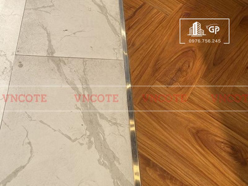 hinh-anh-thi-cong-nep-inox-chu-U20-trang-bong