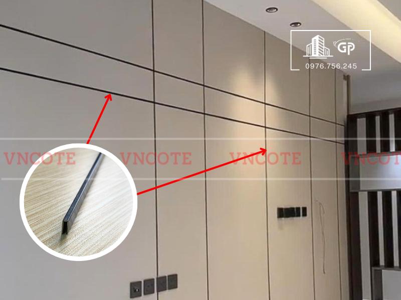 hinh-anh-thi-cong-nep-inox-u3-den-xuoc