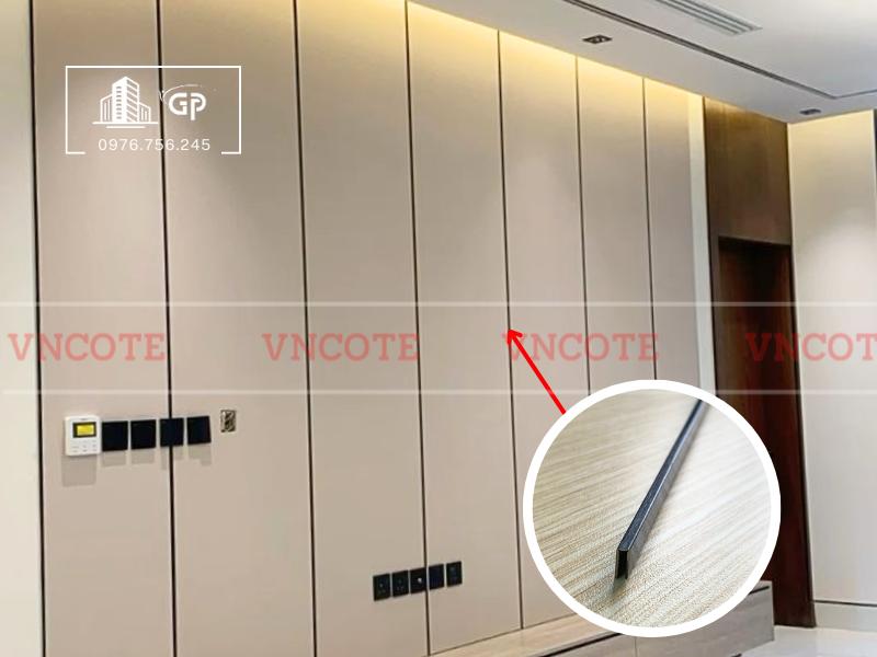 hinh-anh-thi-cong-nep-inox-u3-den-xuoc