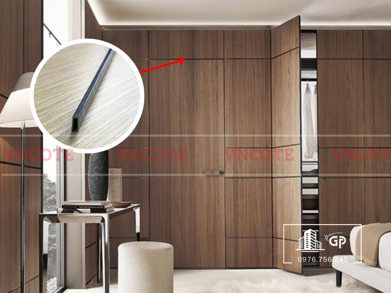 hinh-anh-thi-cong-nep-inox-u3-den-xuoc