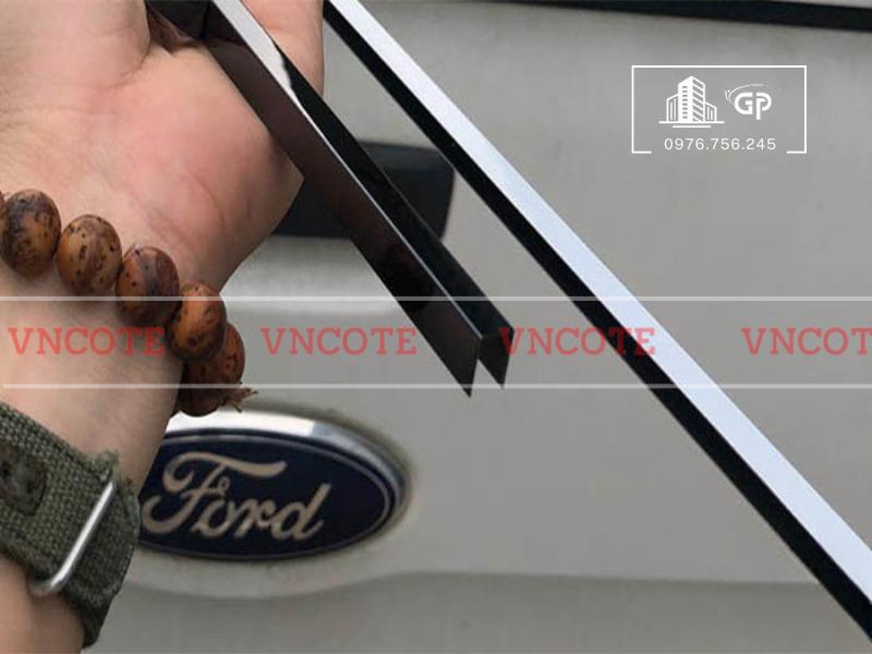 hinh-anh-thi-cong-nep-inox-u5-den-xuoc