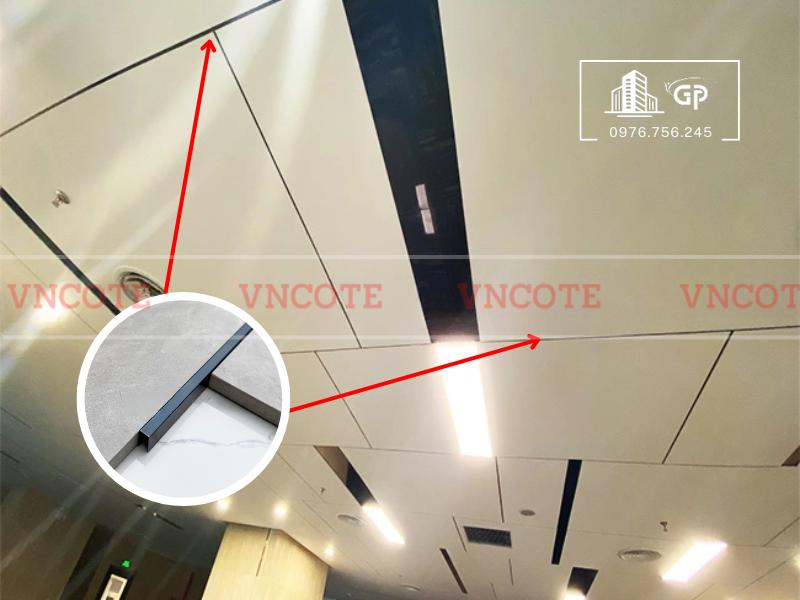 hinh-anhthi-cong-nep-inox-u5-den-xuoc