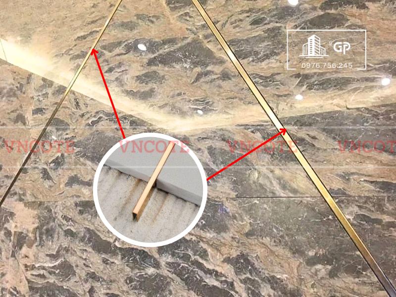 hinh-anh-thi-cong-nep-inox-u5-vang-bong