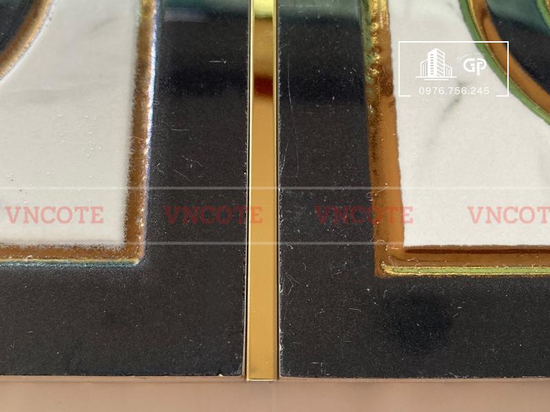 hinh-anh-thi-cong-nep-inox-u5-vang-bong