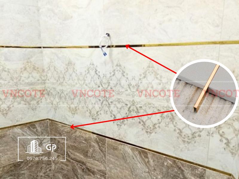 hinh-anh-thi-cong-nep-inox-u5-vang-bong