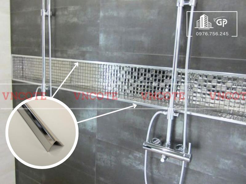 hinh-anh-thi-cong-nep-inox-V10-trang-bong