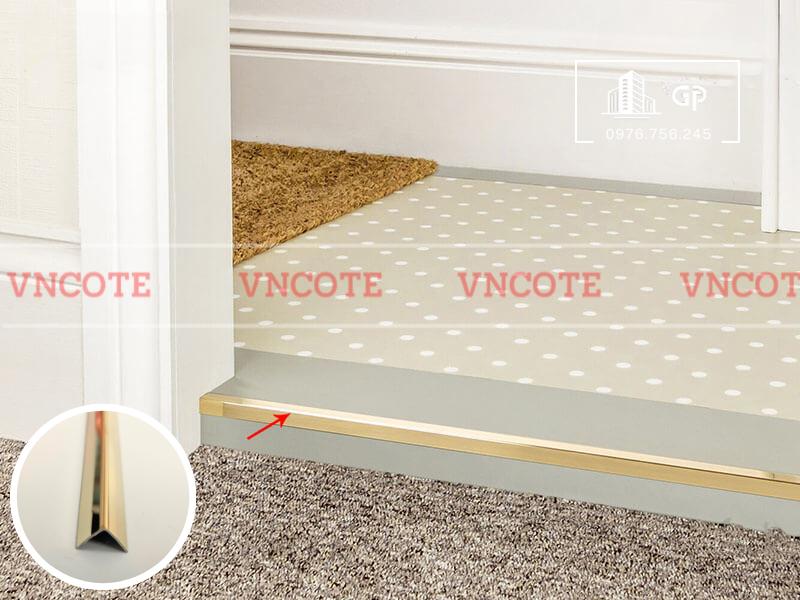 hinh-anh-thi-cong-nep-inox-V10-vang-bong