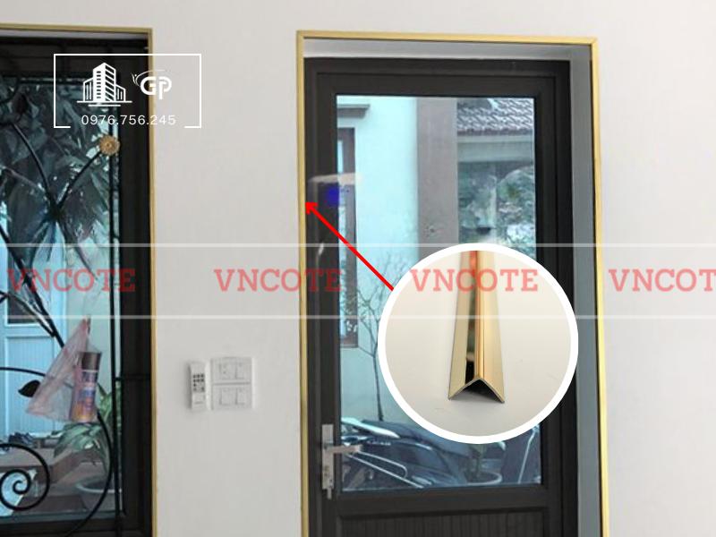 hinh-anh-thi-cong-nep-inox-V10-vang-bong