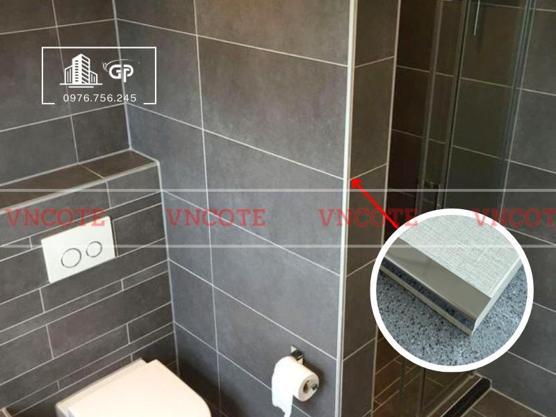 hinh-anh-thi-cong-nep-inox-V15-trang-bong