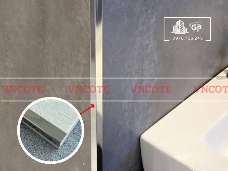 hinh-anh-thi-cong-nep-inox-V15-trang-bong