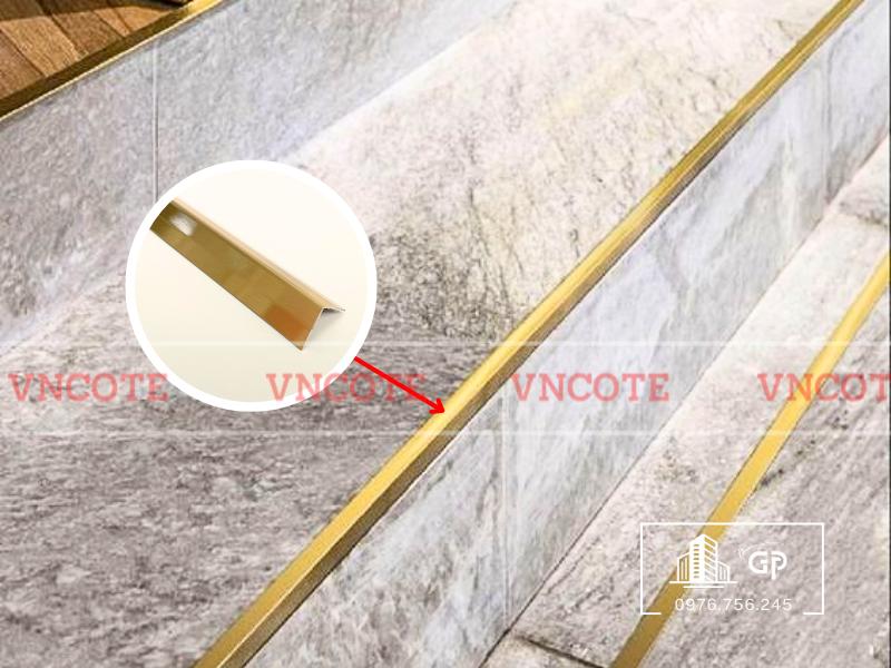 hinh-anh-thi-cong-nep-inox-V15-vang-xuoc